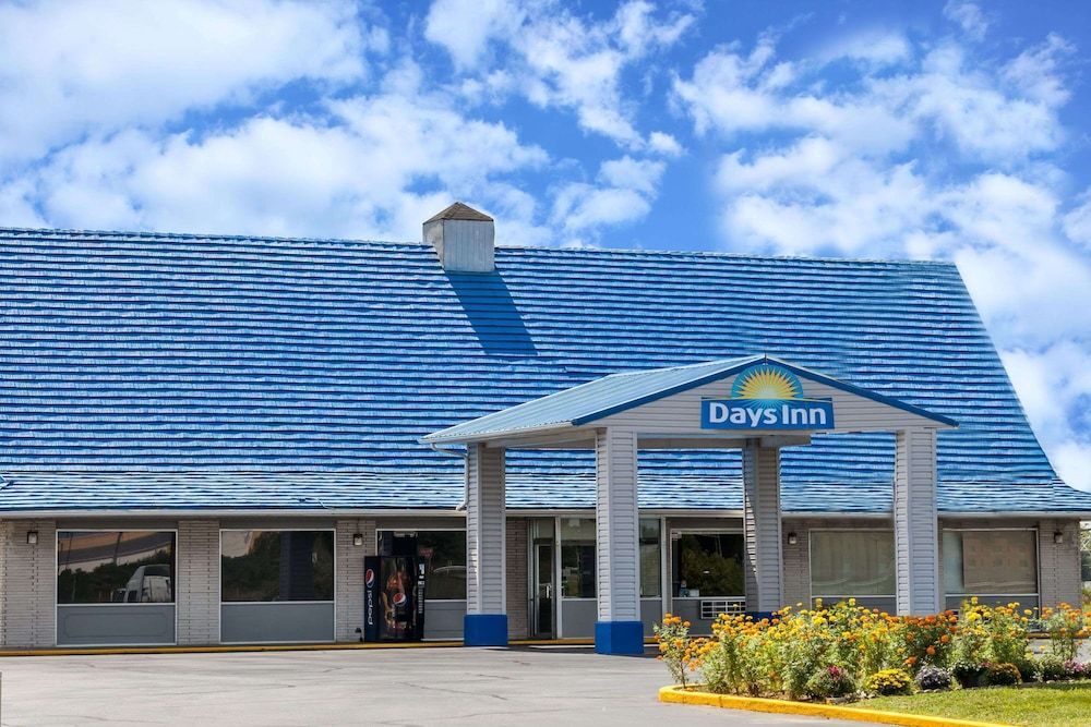 Days Inn by Wyndham Seymour 1