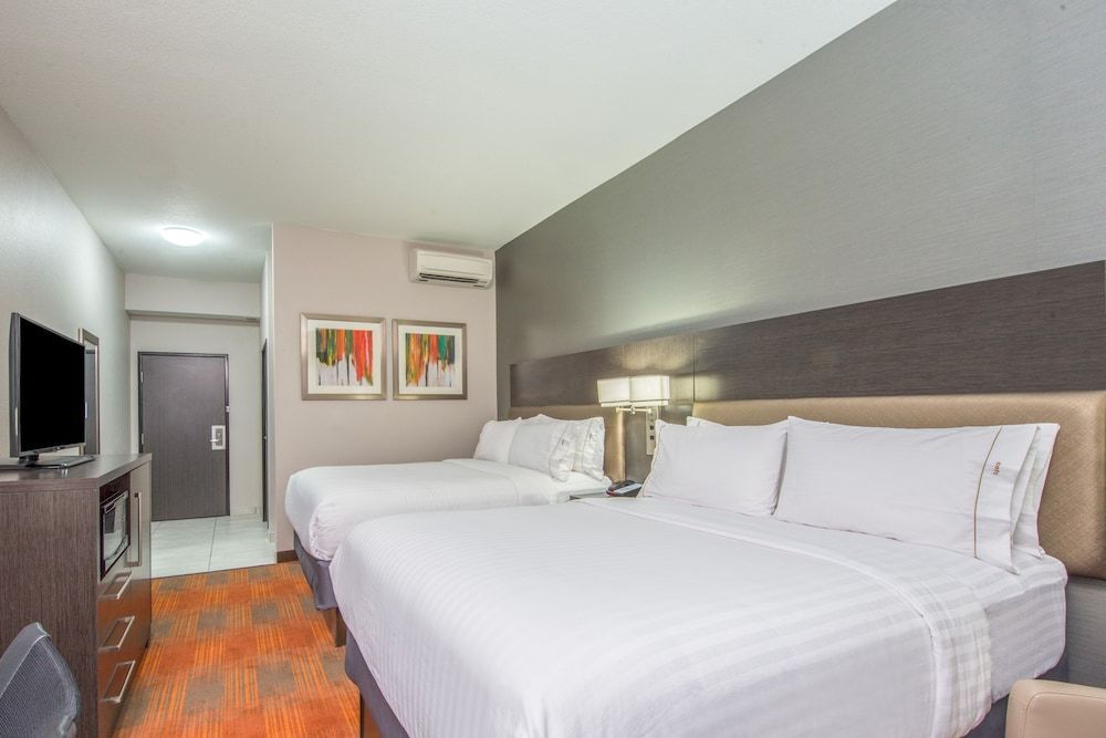 Holiday Inn Express & Suites Shawnee - Kansas City West by IHG 2