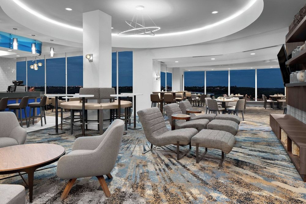 Courtyard by Marriott Edmonton Downtown 2