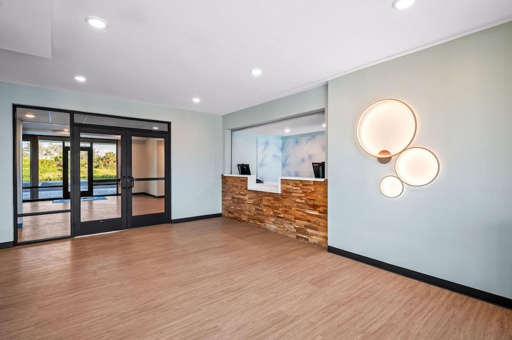 ECHO Suites Extended Stay By Wyndham Naples 2