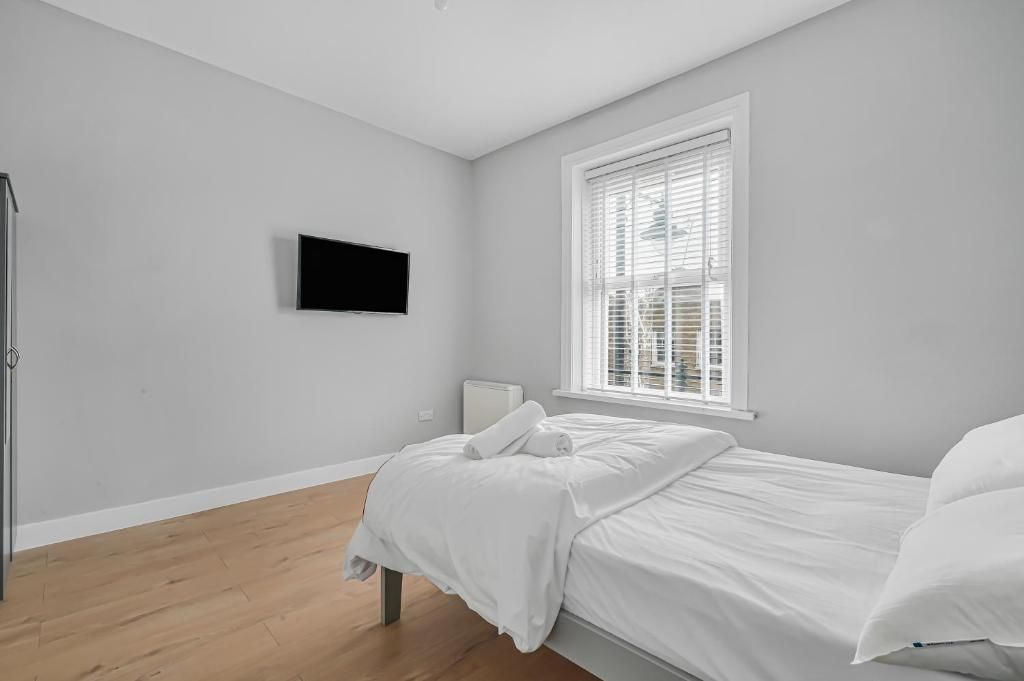 Studio 169 London 1