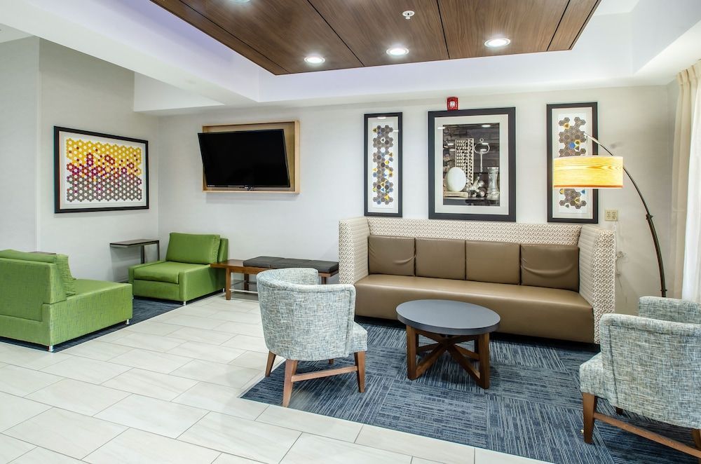 Holiday Inn Express & Suites OLATHE SOUTH by IHG 2
