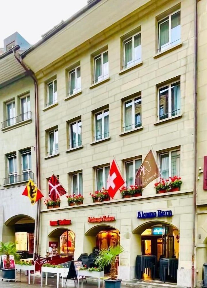 Akomo Bern 1