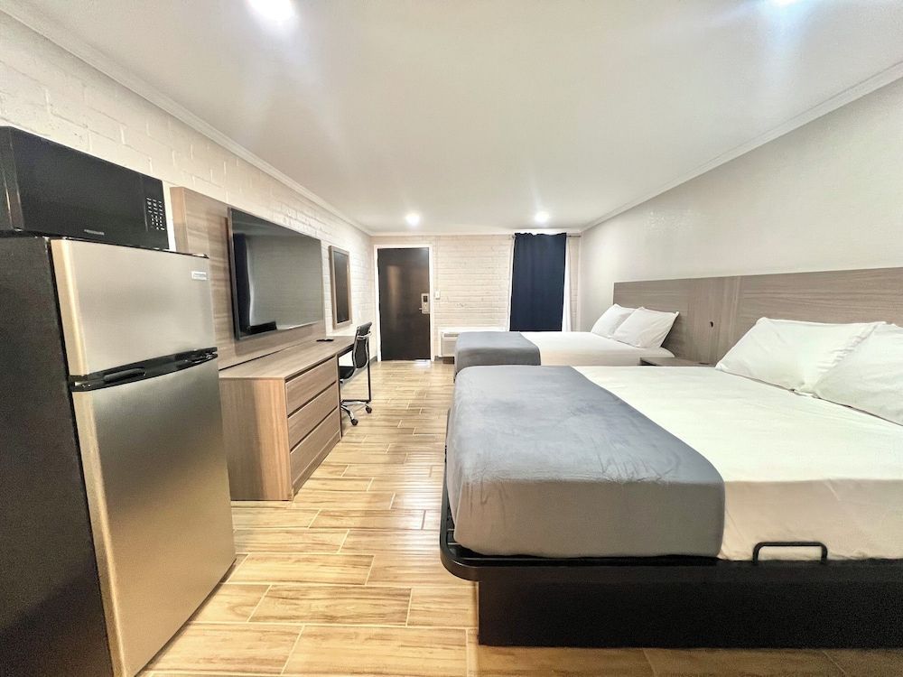 Economy Suites Extended Stay Tulsa 1
