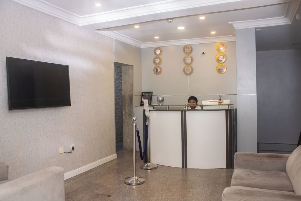 Mayors & Diplomat Suites Opebi 2