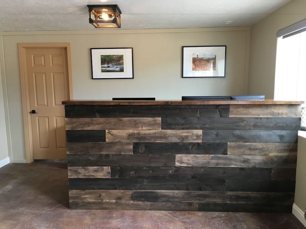 Mountain Ridge Cabins & Lodging Between Bryce and Zion National Park 2