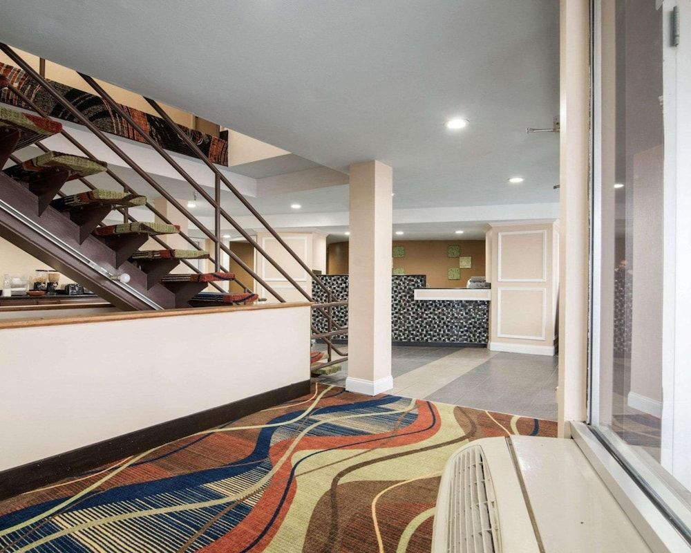 Rodeway Inn Syracuse Carrier Circle 2