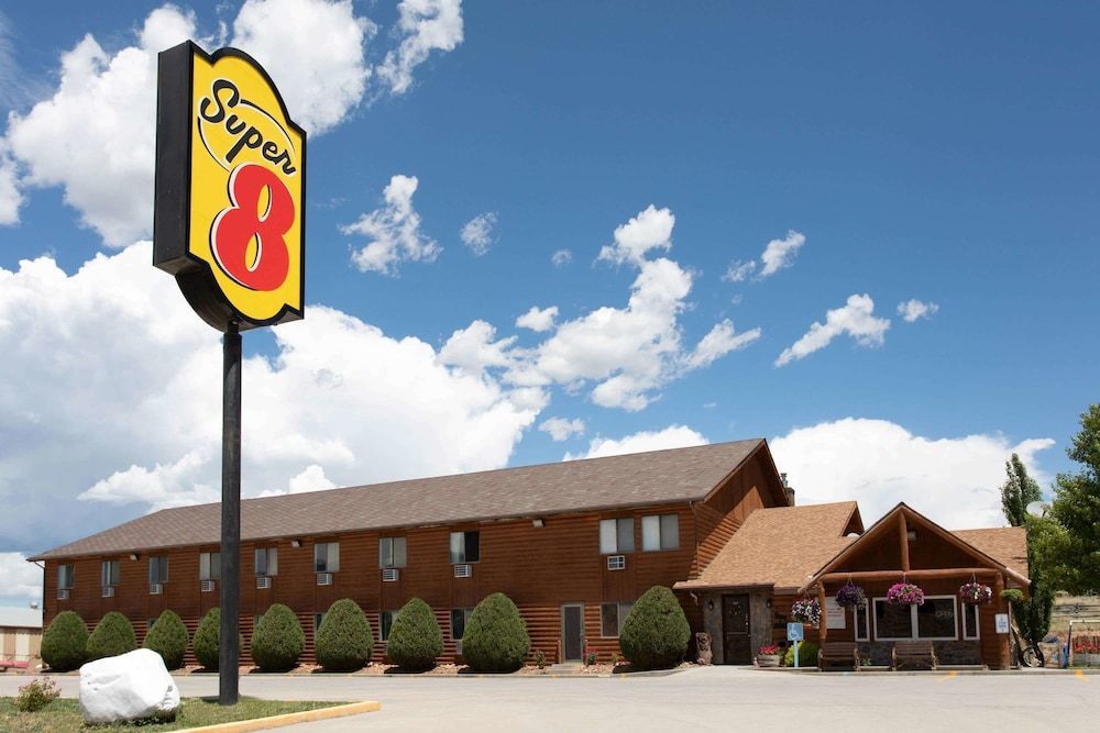 Super 8 by Wyndham Dubois 1