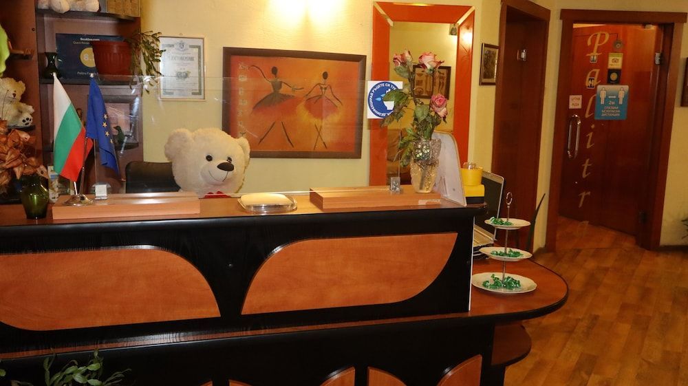 Семеен Hotel Palitra 2