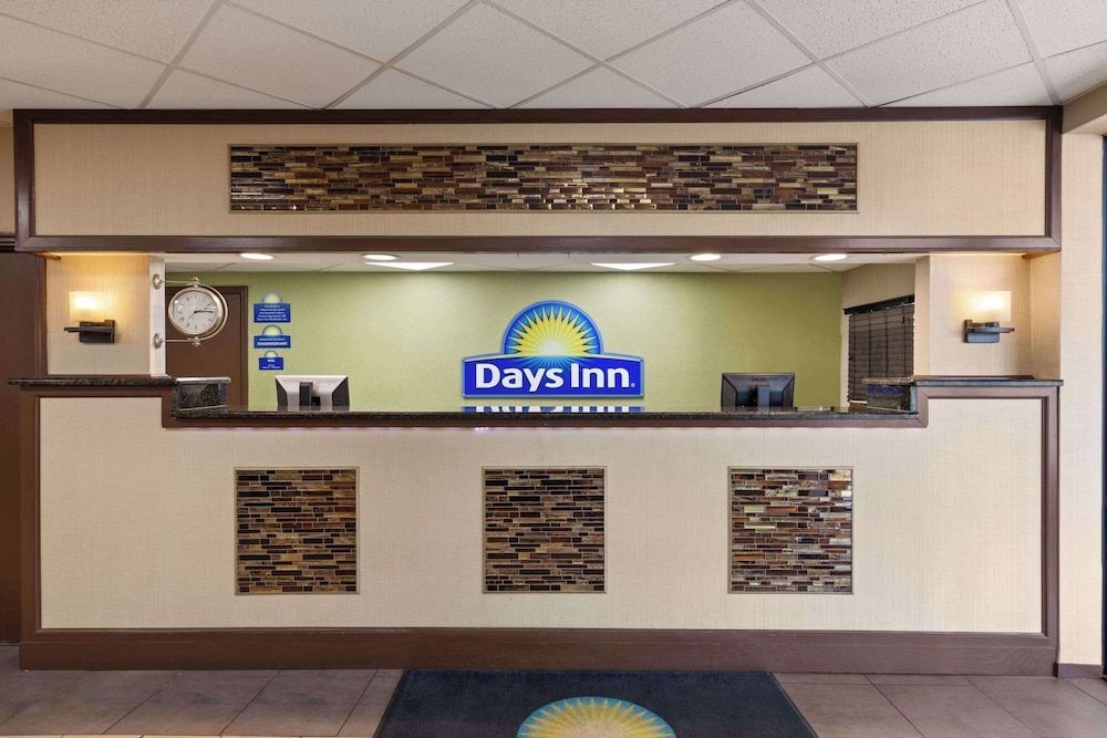 Days Inn by Wyndham Knoxville East 2