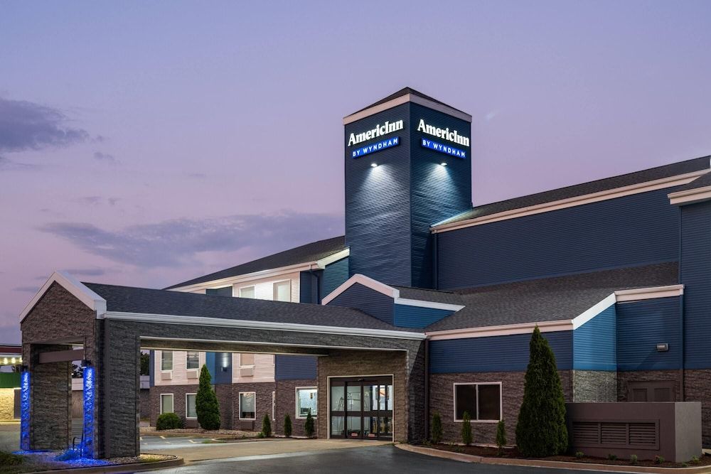 AmericInn by Wyndham Urbana Champaign University Area 1