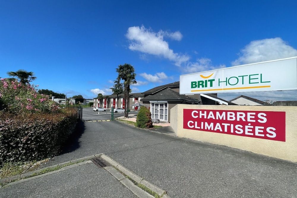 Brit Hotel Essentiel Pau Lescar 1