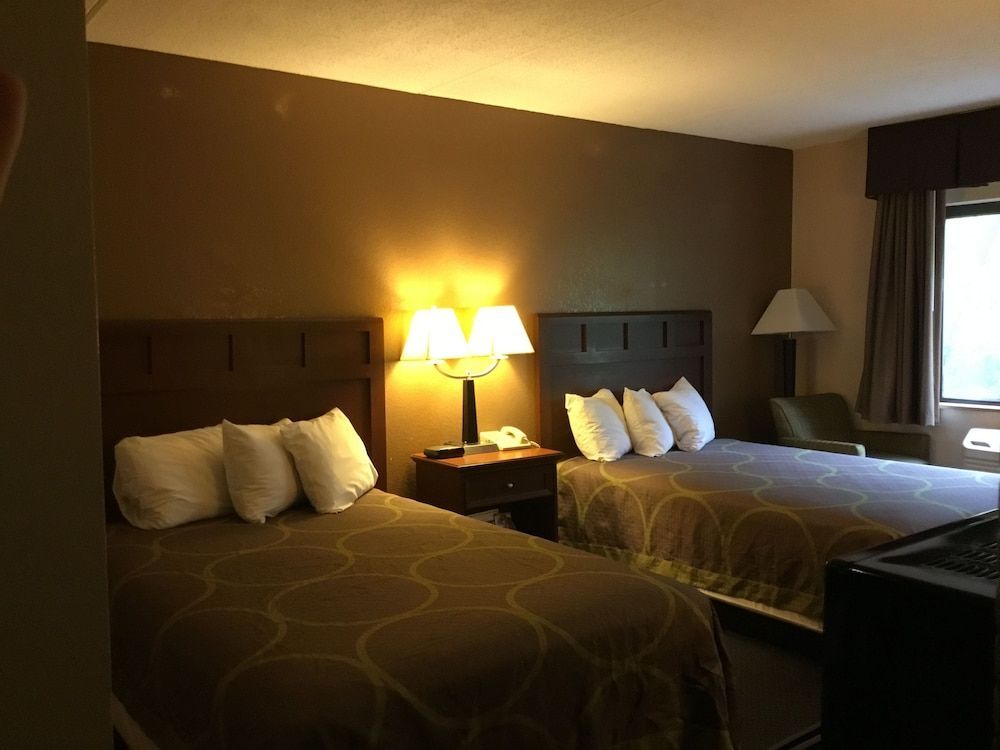 Super 8 by Wyndham Manchester Airport 1