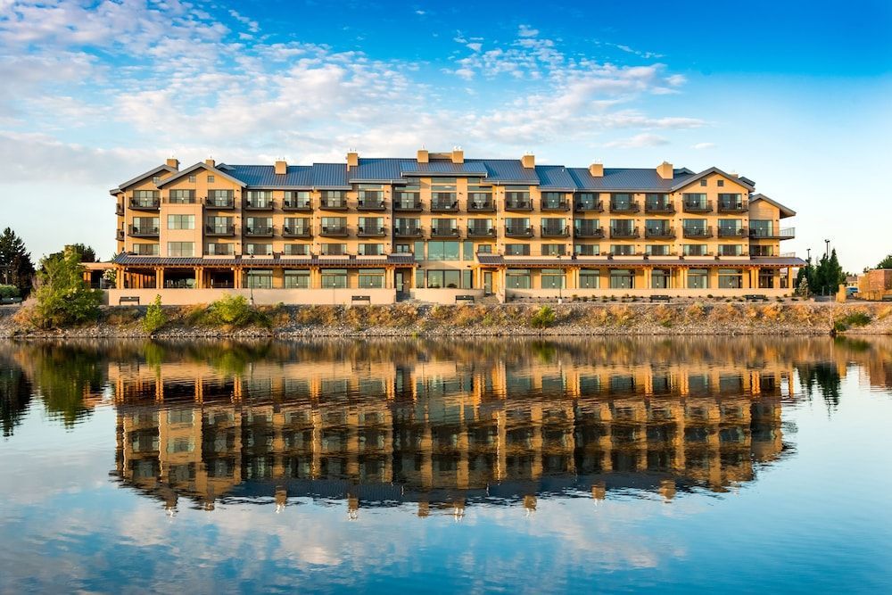 The Lodge at Columbia Point 1