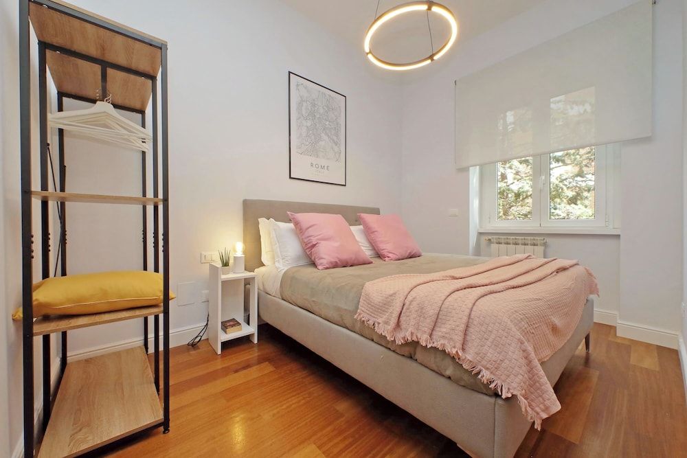 Stylish 3 bedrooms flat near Vatican 2