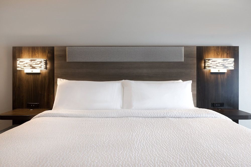 Holiday Inn Express & Suites KANSAS CITY KU MEDICAL CENTER by IHG 2