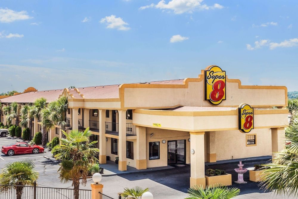 Super 8 by Wyndham Stockbridge 1