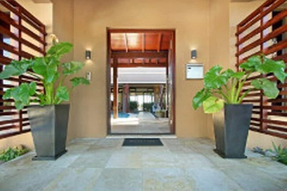 Luxury Vacation Villa 2