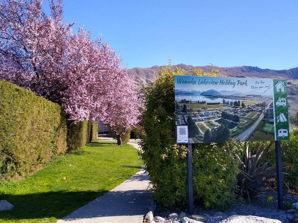 Hampshire Holiday Parks - Wanaka 1