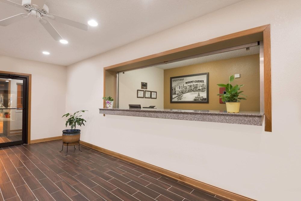 Super 8 by Wyndham Mt. Carmel IL 2