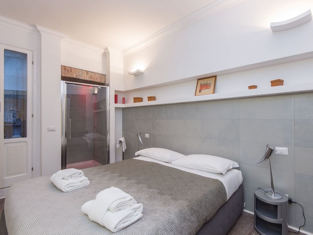 RSH Luxury One Bedroom Fori Imperiali 2