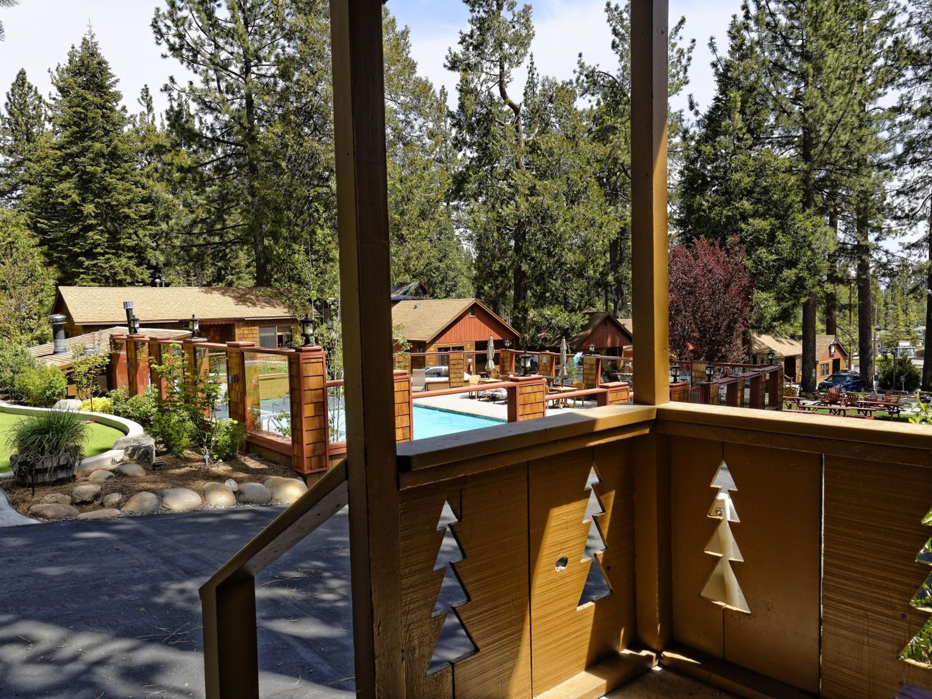 Cedar Glen Lodge 1