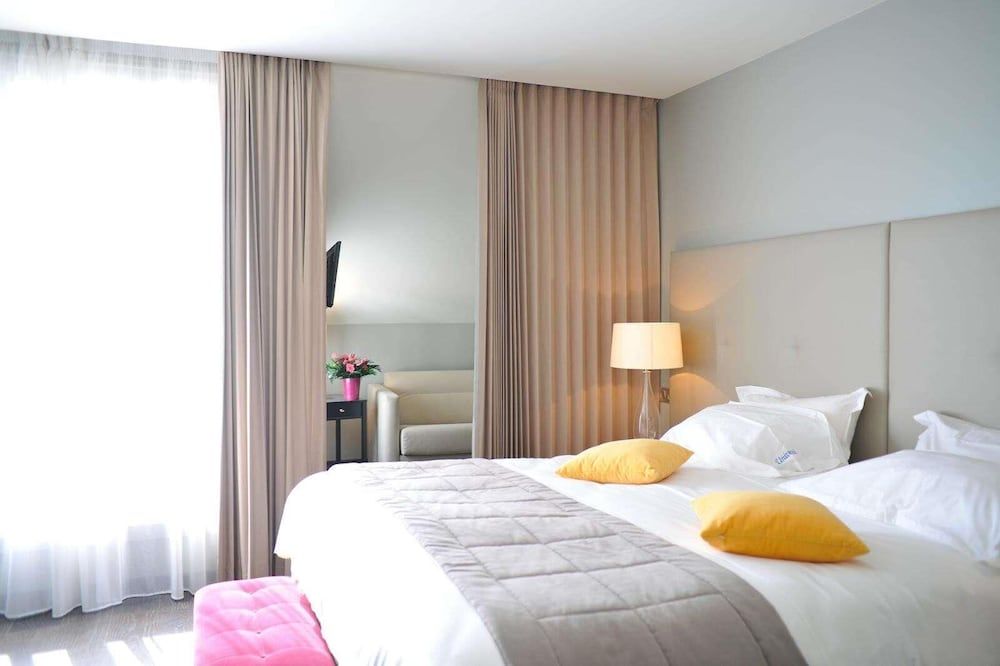 Hotel De L'Universite 1