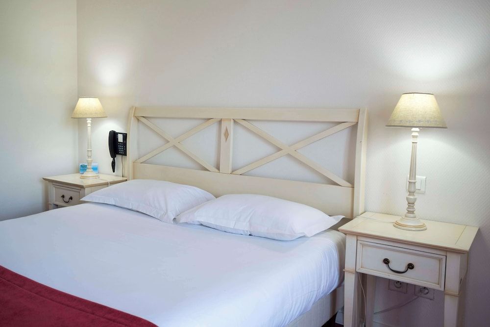 Brit Hotel Du Perche 1