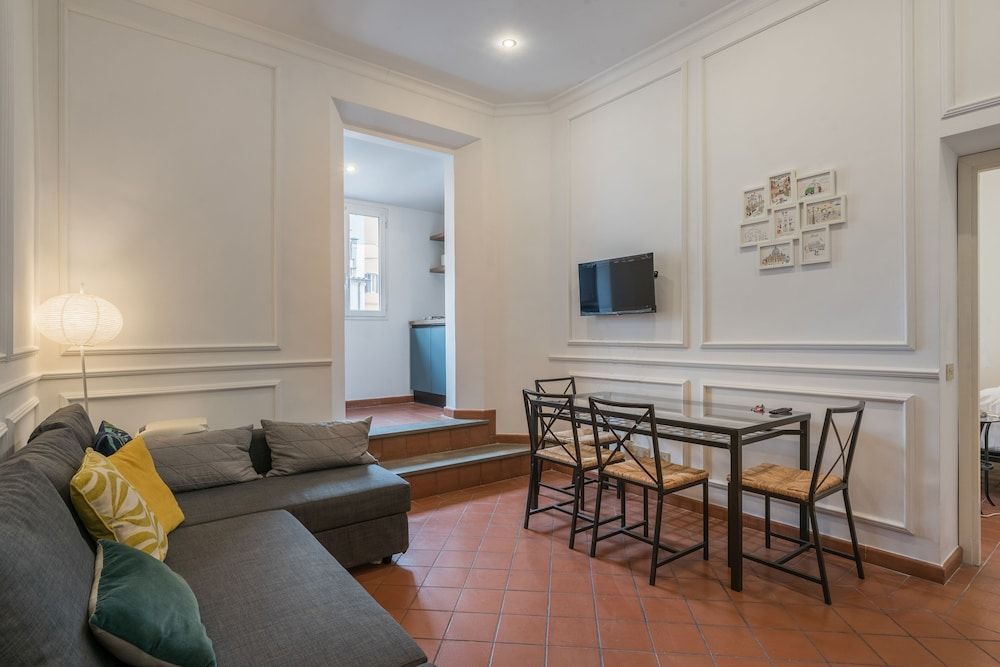 JOIVY Trevi Fountain's relais 1
