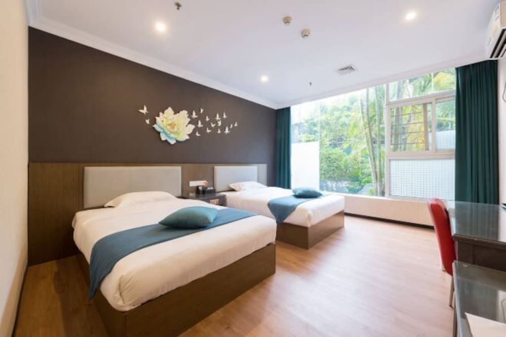 Guangzhou Huiyin Fashion Hotel (Pazhou Convention and Exhibition Xingang East Subway Station) 1