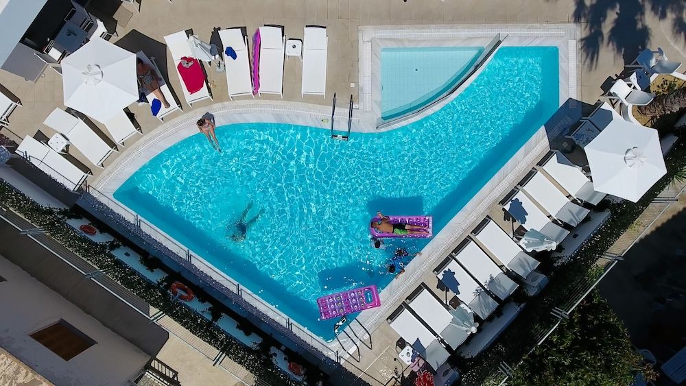 AGRELLI Hotel & Suites 1