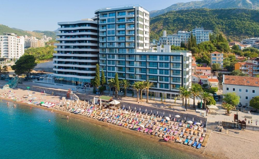 Sunraf Luxe Apartments 1