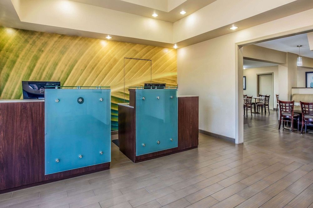 La Quinta by Wyndham Carlsbad - Legoland Area 2