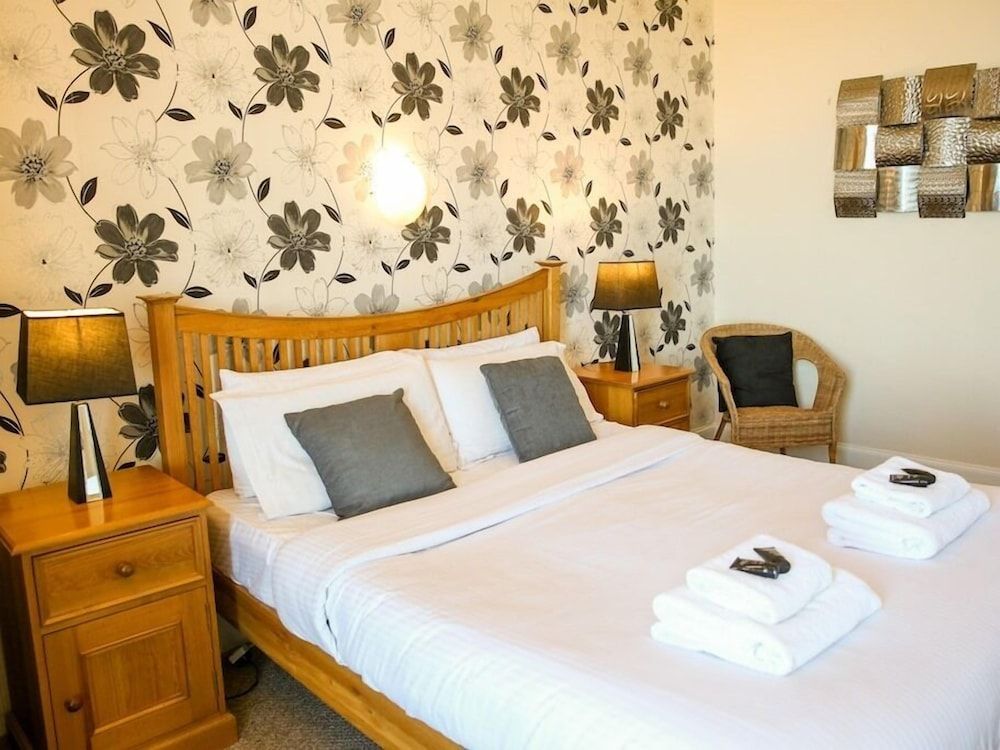 Riviera Guesthouse 2