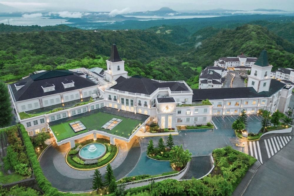 Twin Lakes Hotel near Tagaytay 1