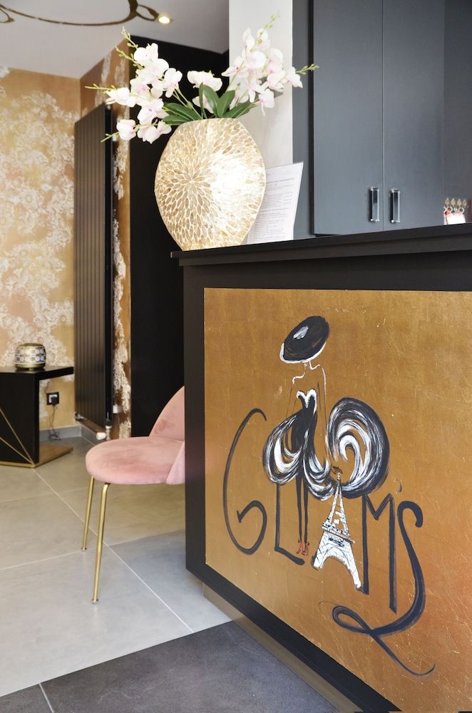 Glam's Hotel 2