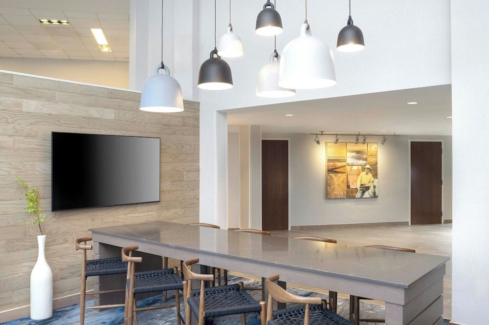 Fairfield Inn & Suites by Marriott Cape Cod Hyannis 2