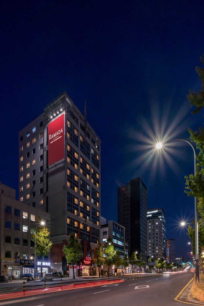 Ramada by Wyndham Seoul Dongdaemun 1