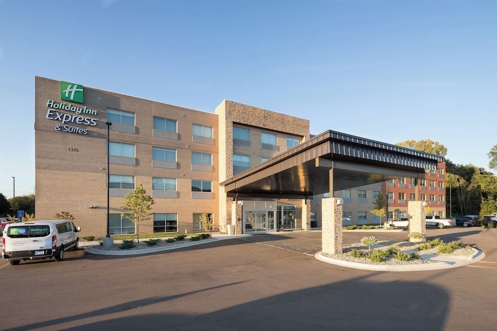 Holiday Inn Express & Suites KALAMAZOO WEST by IHG 1