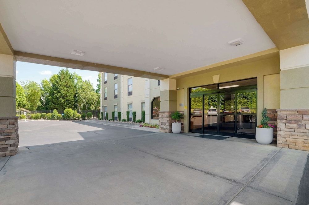 Comfort Inn Asheville Airport 1