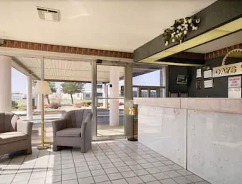 Days Inn by Wyndham Greeneville 2