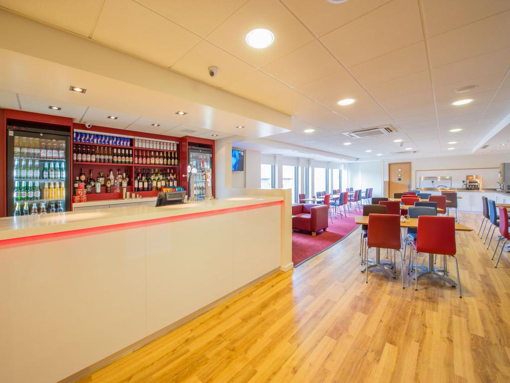 Travelodge Harrogate West Park 1