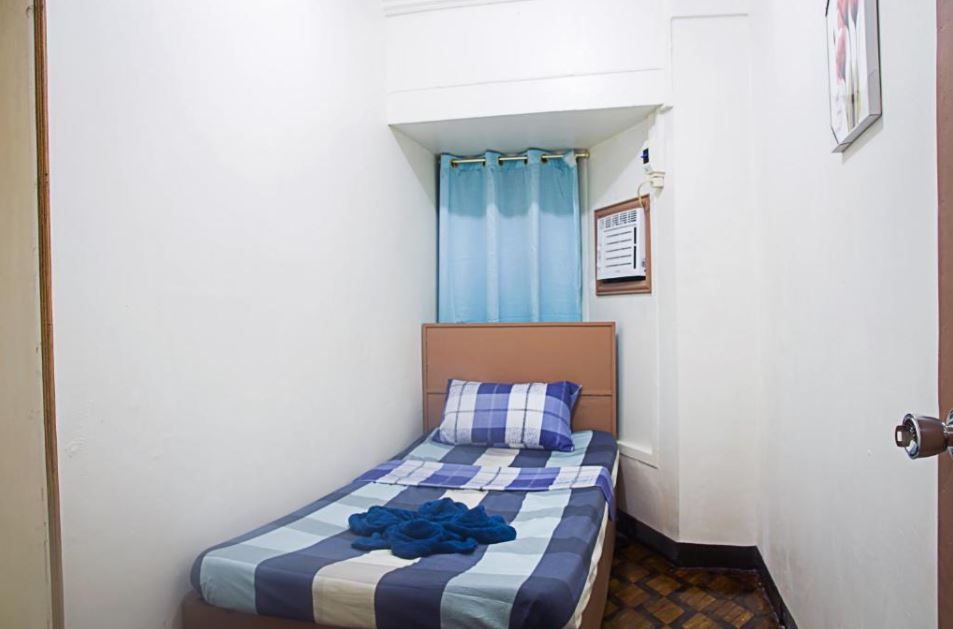 RedDoorz @ Calceta Street Cogon 1