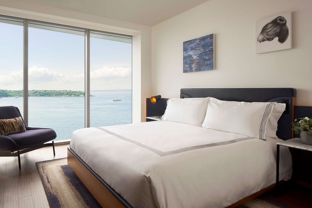 Thompson Seattle, by Hyatt 1