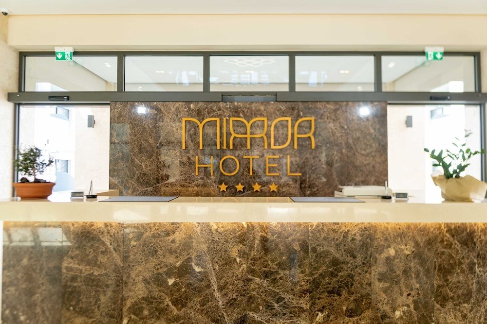 Mirror Hotel 2