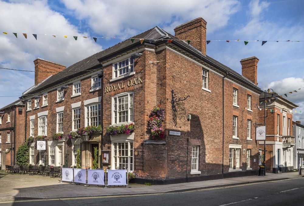 The Royal Oak Hotel, Welshpool - The Coaching Inn Group 1