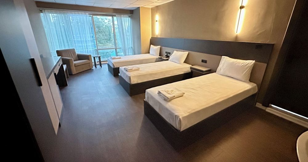 Esse Joven Hotel 1