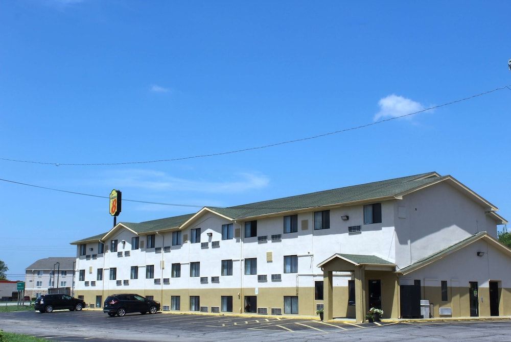 Super 8 by Wyndham Topeka/Wanamaker RD/I-70 1