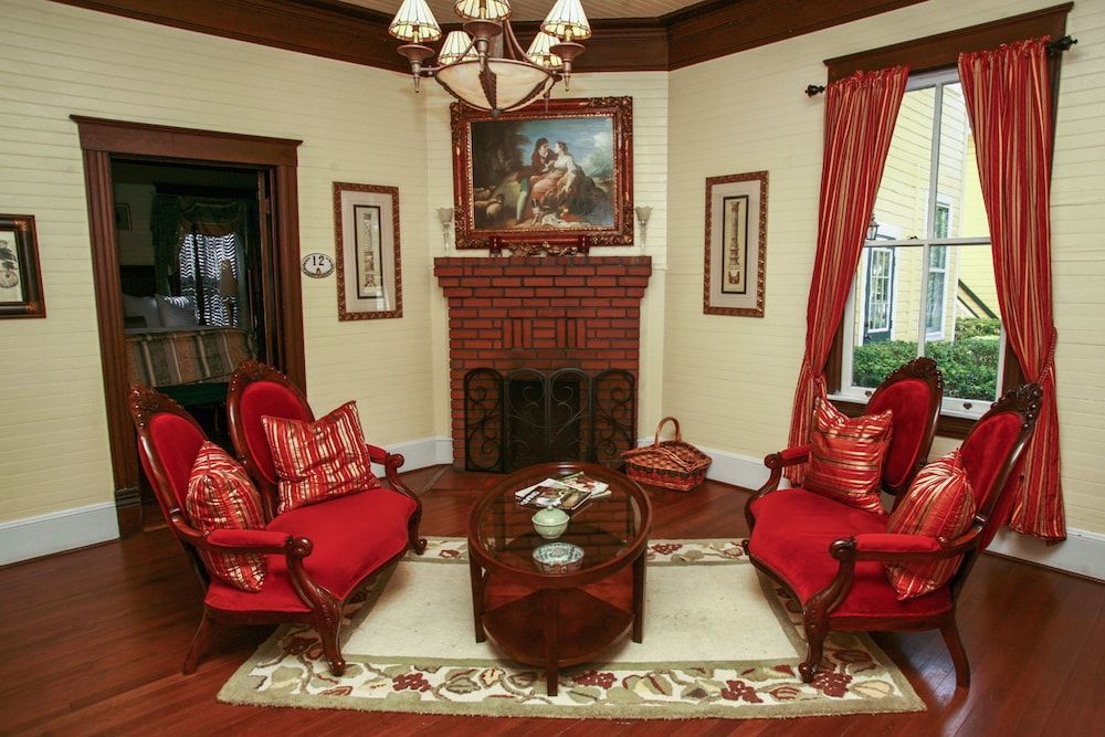 Coombs Inn & Suites 1