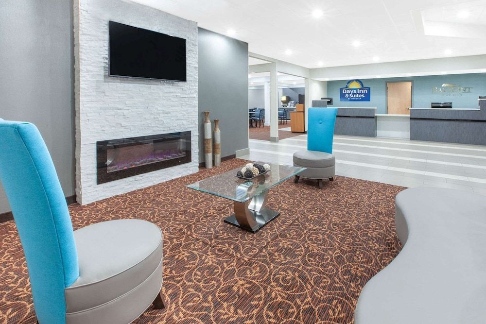 Days Inn & Suites by Wyndham Grand Rapids Near Downtown 2